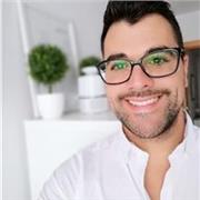 Doy clases de inglés para niños/as desde primero hasta sexto de Primaria, ya sea en mi domicilio o desplazándome yo si lo consideran oportuno. Saludos